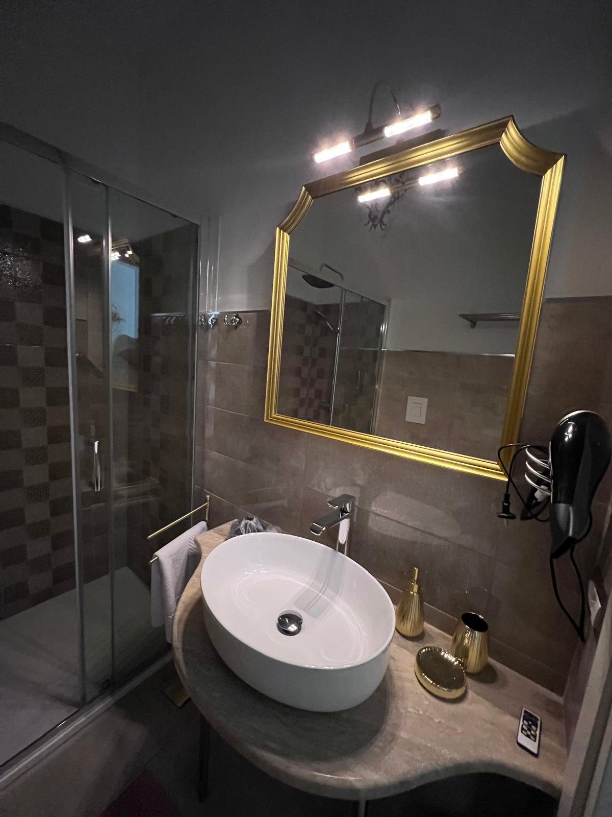 Camera San Nicodemo — il bagno