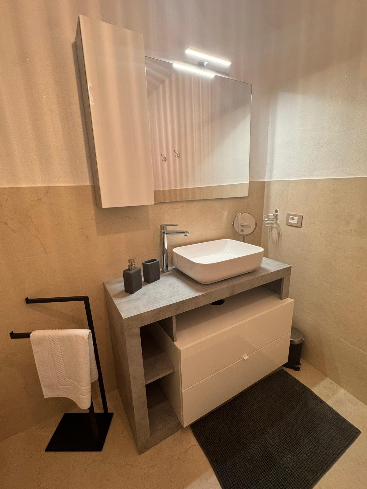 Camera Vallo — il bagno